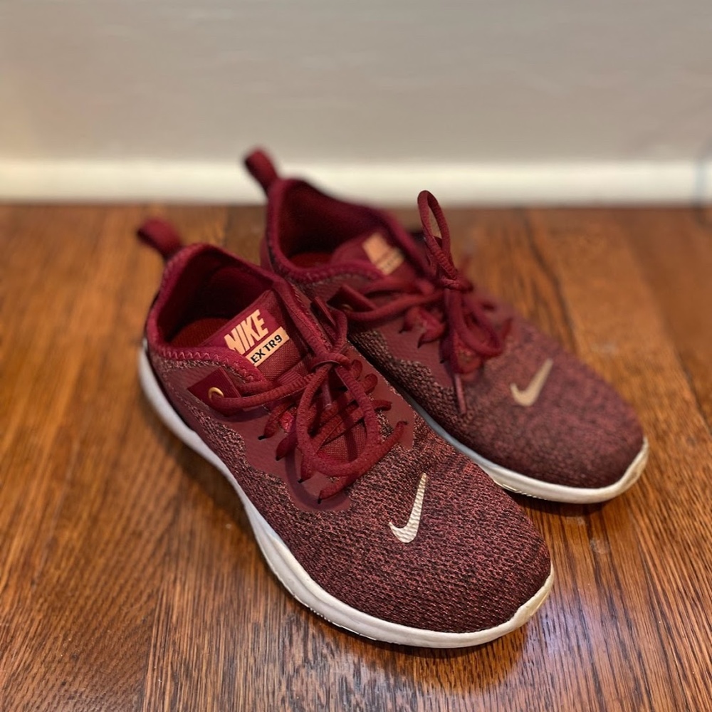 Nike Women's Flex Trainer Sneaker in Red/Metallic Size 6